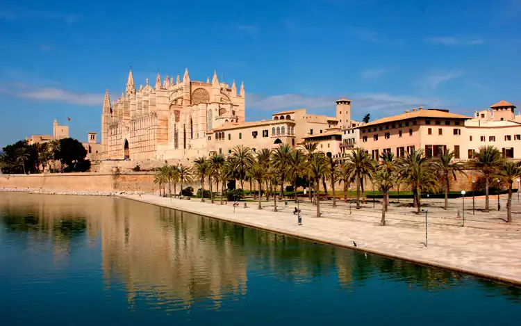 Baleares-Mallorca-Palma-Kathedrale-La-Seu.jpg