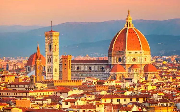 Duomo-desde-la-Piazza-Michelangelo-Florencia-Italia.jpg