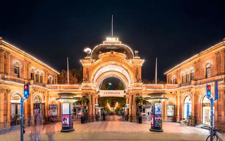 Jardines-de-Tivoli-Copenhague-Dinamarca.jpg