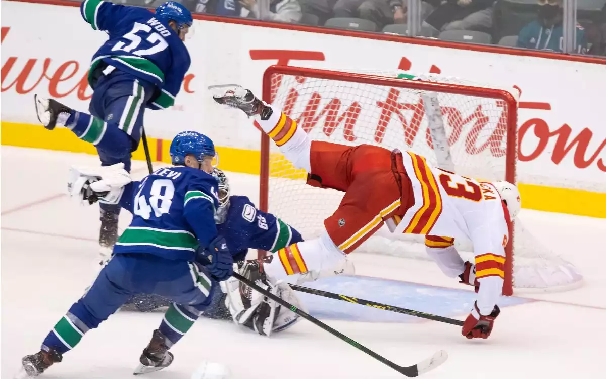 Calgary Flames vs Vancouver Canucks Betting Tips