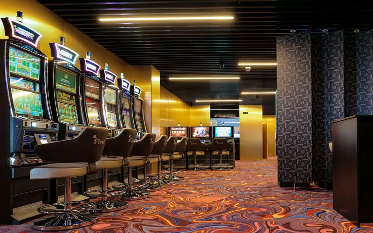 Proper Gambling Etiquette in Brick-and-Mortar Casinos