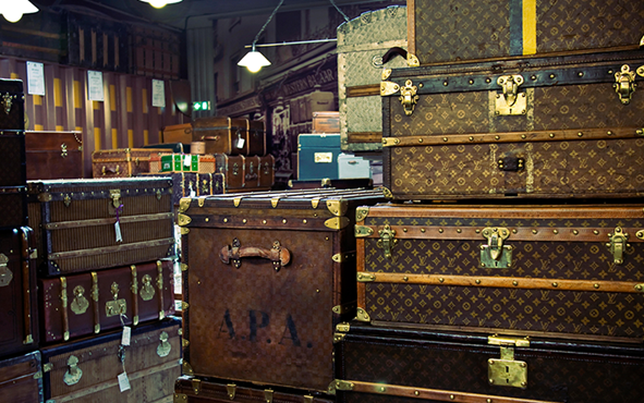10 Best Luxury Suitcase Brands for Travelling in Style