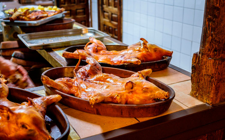 Cochinillo-asado-en-restaurante-español.jpg