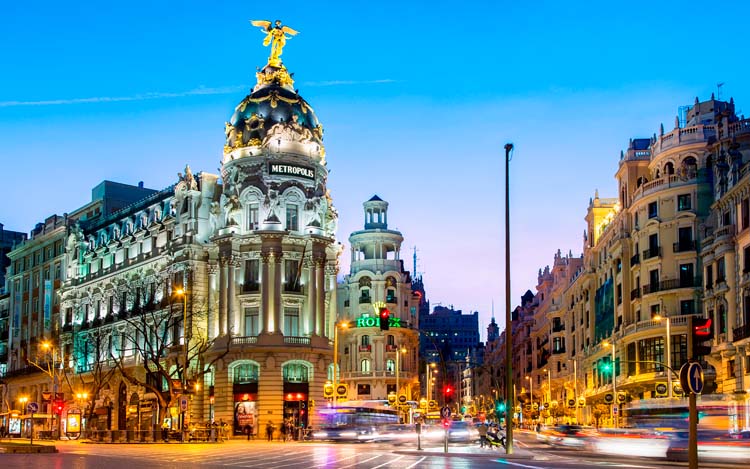 Madrid-Edificio-Metrópolis-y-Gran-Vía.jpg