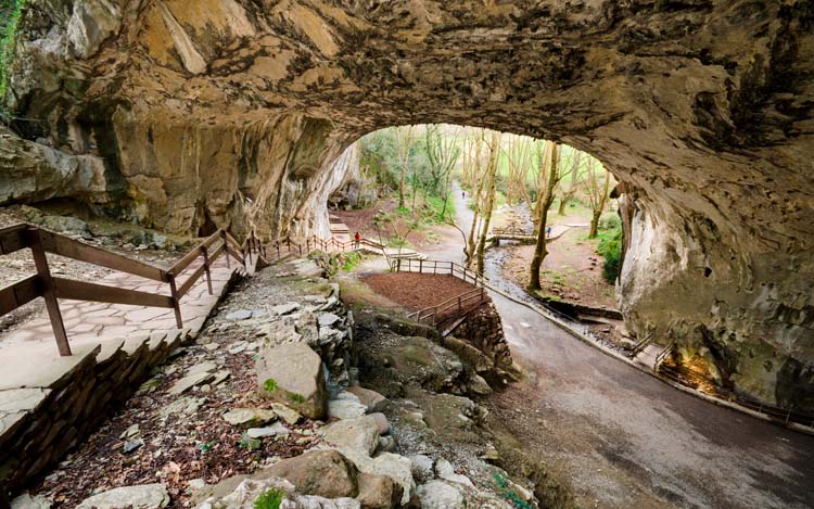 Visita a las cuevas de Zugarramurdi.jpg